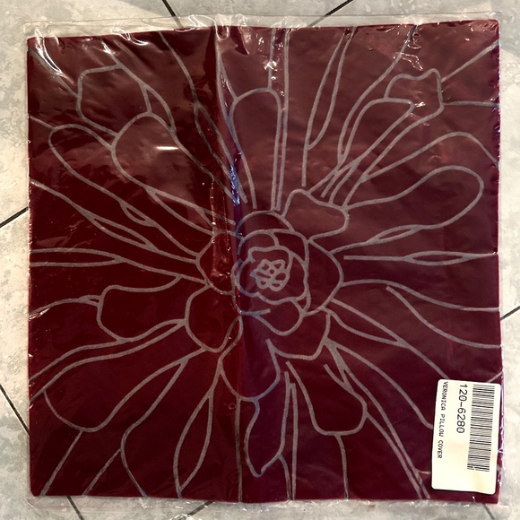 PILLOW COVERS, 17.5" SQUARE, BRAND NEW IN ORIGINAL PACKAGING - Picture 2 of 2